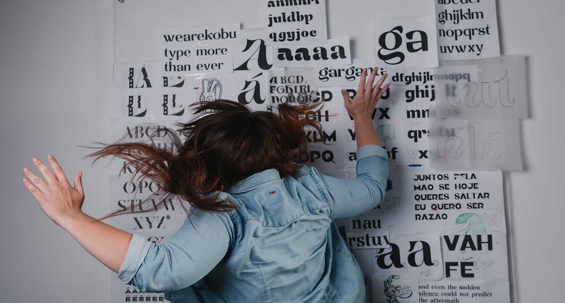 Brígida jumping to Typography Wall