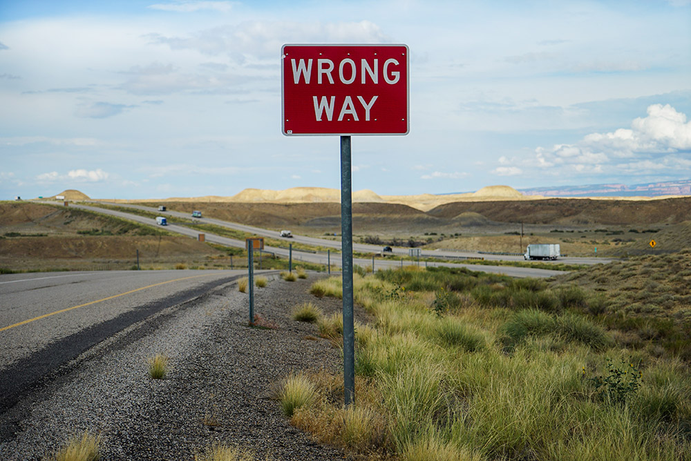 Wrong way signal - a metaphor for the misuse of e-mail marketing